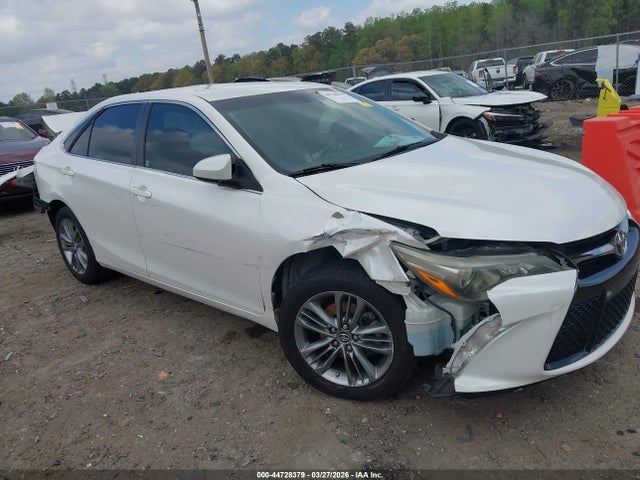 2015 TOYOTA CAMRY SE