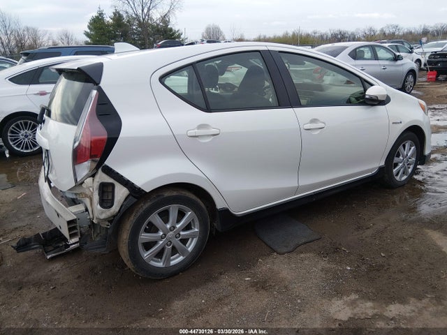 TOYOTA PRIUS C - 4