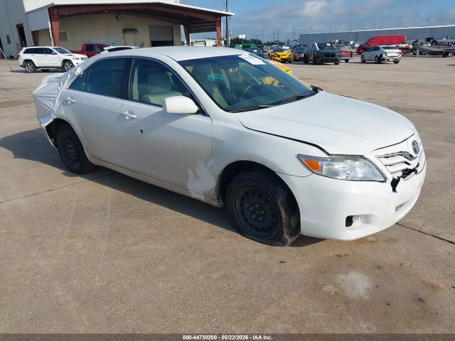 2011 TOYOTA CAMRY LE