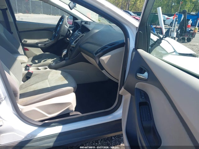 FORD FOCUS SE - 5
