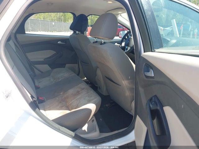 FORD FOCUS SE - 8