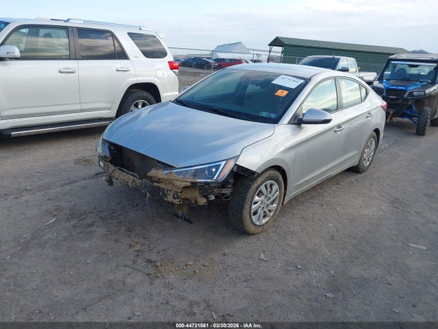 HYUNDAI ELANTRA SE - 2