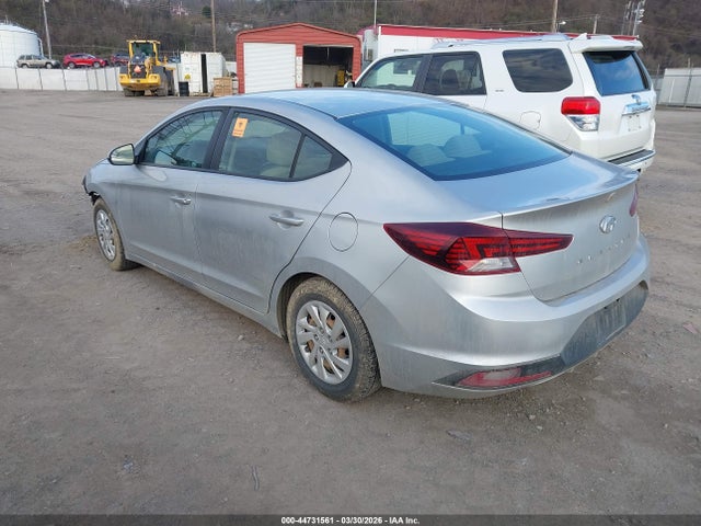 HYUNDAI ELANTRA SE - 3