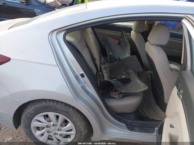 HYUNDAI ELANTRA SE - 8