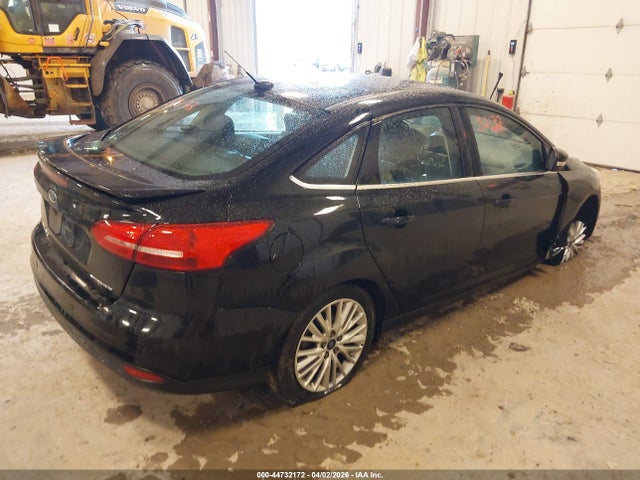 FORD FOCUS TITANIUM - 4