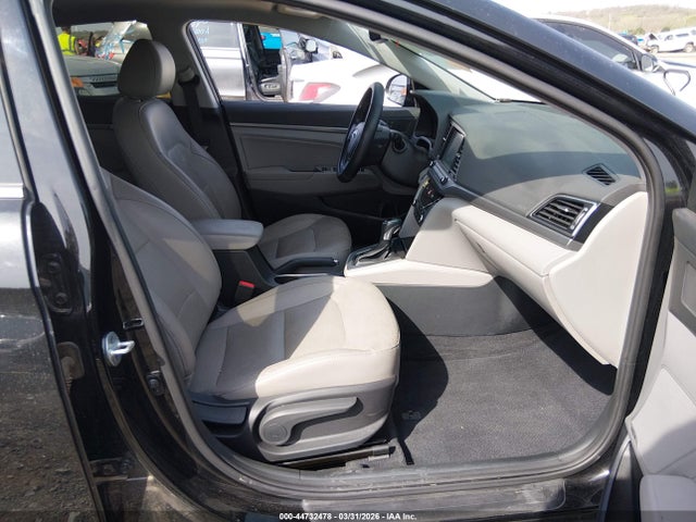 2017 Hyundai ELANTRA LIMITED 照片 5