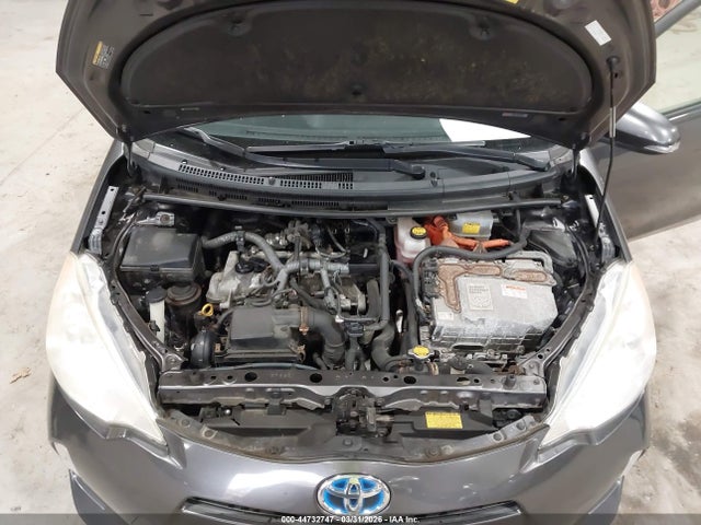 TOYOTA PRIUS C - 10