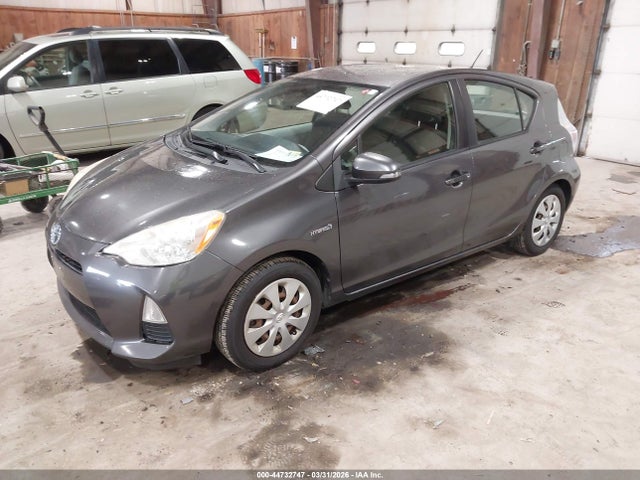 TOYOTA PRIUS C - 2