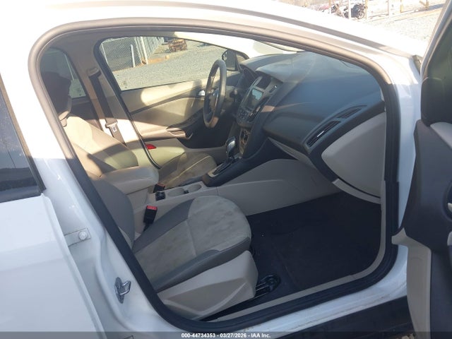FORD FOCUS SE - 5