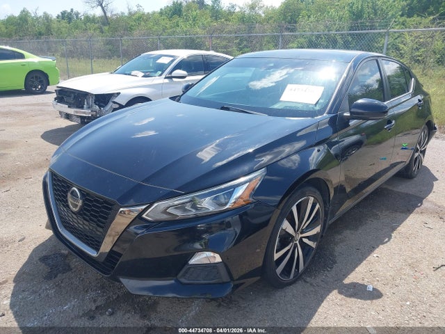 2020 Nissan ALTIMA SR FWD photo 2