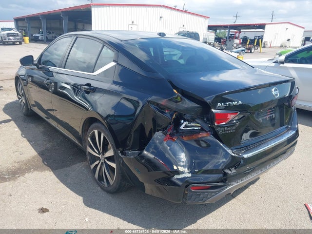 2020 Nissan ALTIMA SR FWD photo 3