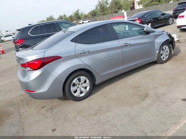 HYUNDAI ELANTRA SE - 4