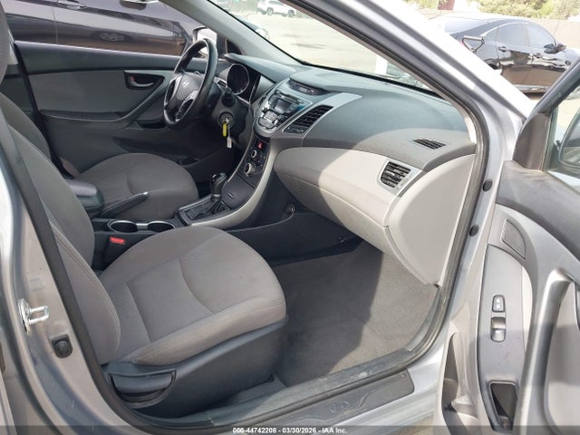 HYUNDAI ELANTRA SE - 5