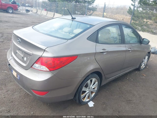 HYUNDAI ACCENT GLS - 4