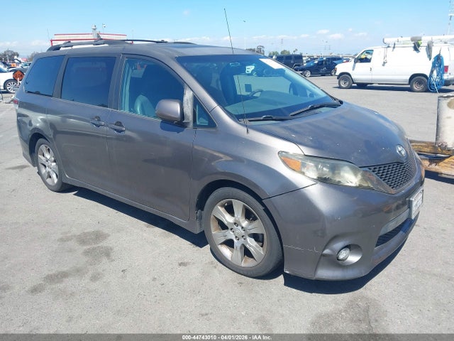 2012 TOYOTA SIENNA SE 8 PASSENGER