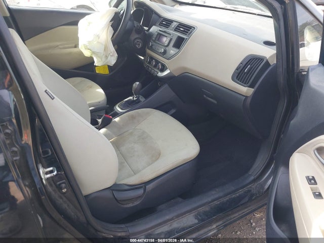 KIA RIO5 LX - 5