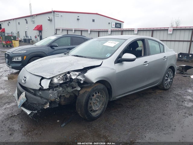 2013 Mazda MAZDA3 I SV photo 2