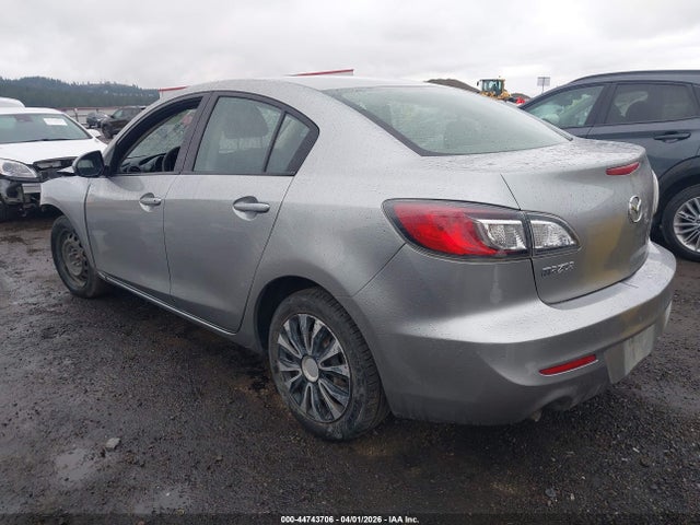 2013 Mazda MAZDA3 I SV photo 3
