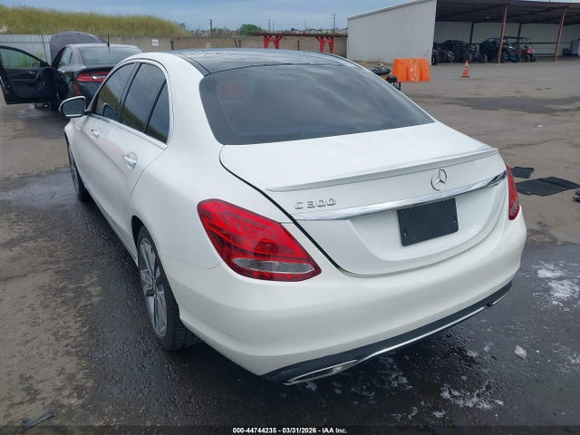 صورة 3 لـ 2016 Mercedes-BENZ C 300
