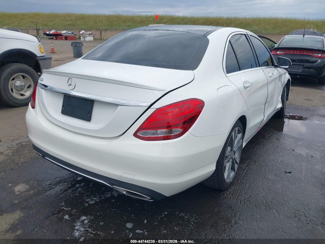 صورة 4 لـ 2016 Mercedes-BENZ C 300
