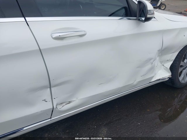 صورة 6 لـ 2016 Mercedes-BENZ C 300