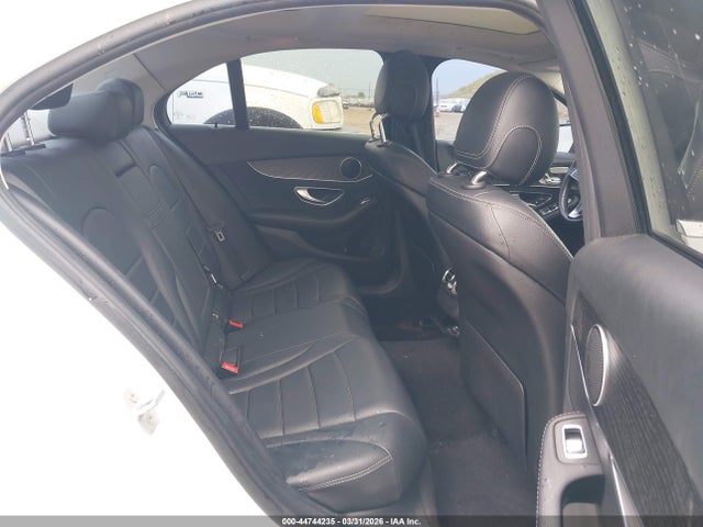 صورة 8 لـ 2016 Mercedes-BENZ C 300