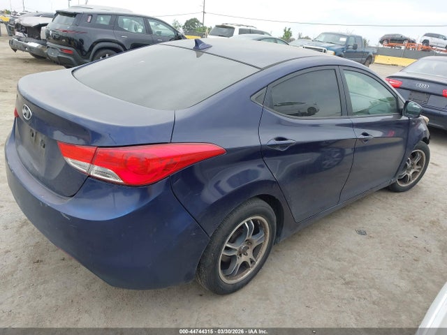 HYUNDAI ELANTRA GLS - 4