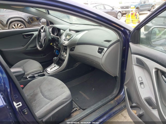 HYUNDAI ELANTRA GLS - 5