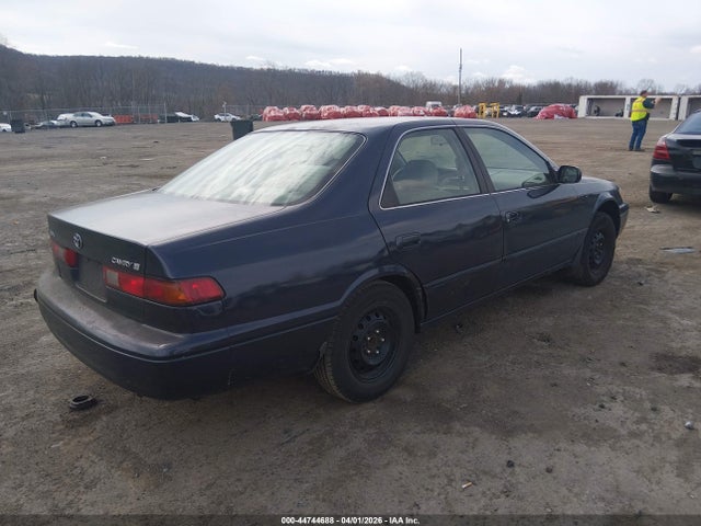 TOYOTA CAMRY - 4