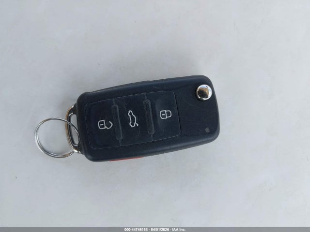 2013 Volkswagen BEETLE 2.5L — миниатюра 11