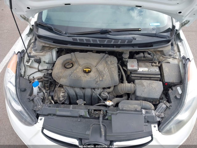 HYUNDAI ELANTRA GLS - 10