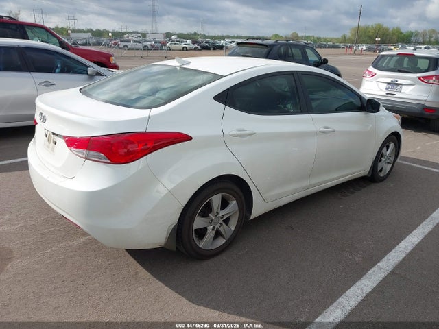 HYUNDAI ELANTRA GLS - 4