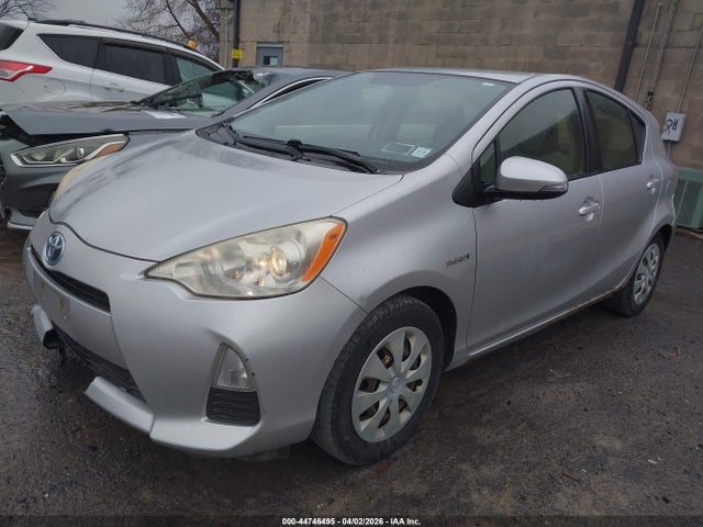 TOYOTA PRIUS C - 2