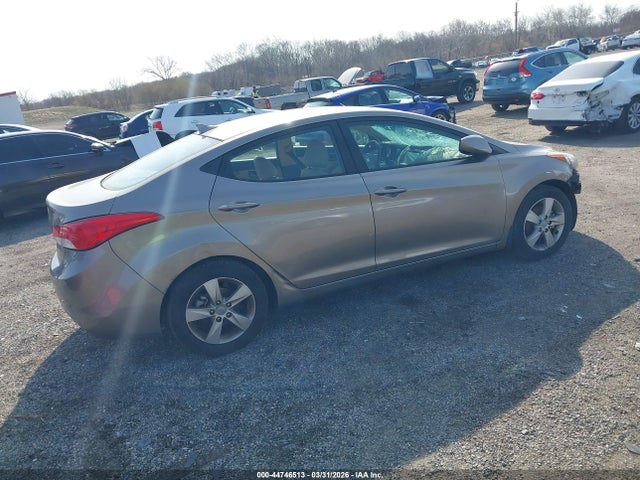 HYUNDAI ELANTRA GLS - 4