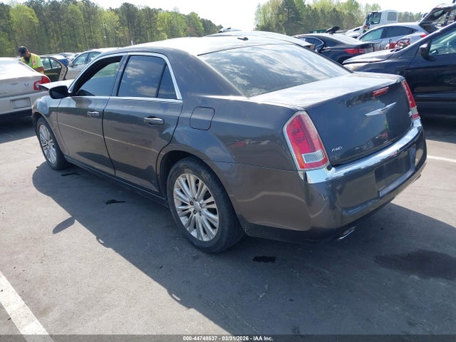 صورة 3 لـ 2013 Chrysler 300 MOTOWN