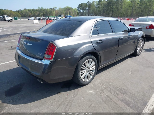 صورة 4 لـ 2013 Chrysler 300 MOTOWN