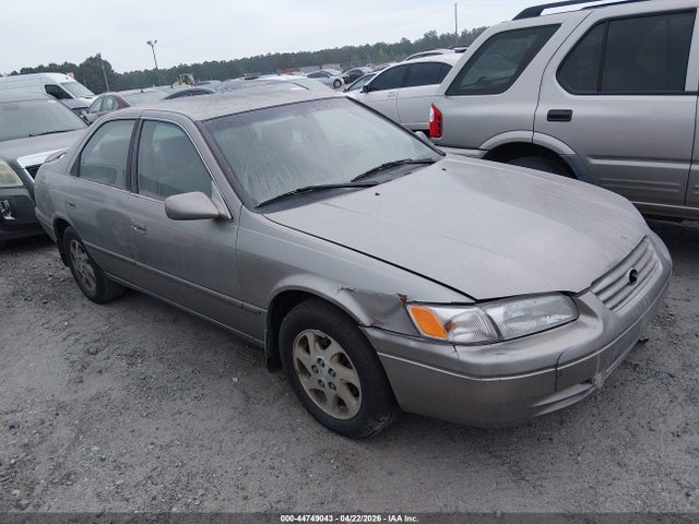 TOYOTA CAMRY - 1