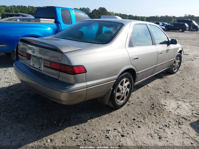 TOYOTA CAMRY - 4