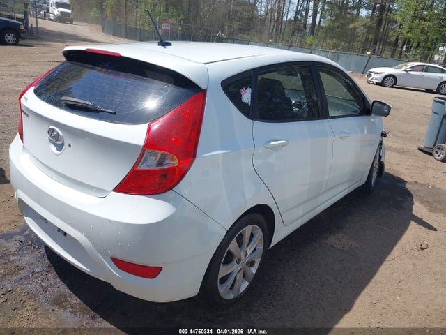 HYUNDAI ACCENT SE - 4