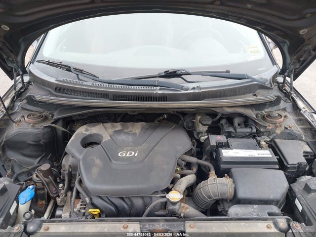 HYUNDAI VELOSTER BASE W/RED/BLACK - 10