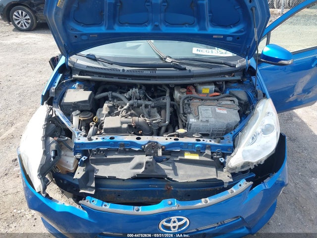 TOYOTA PRIUS C - 10