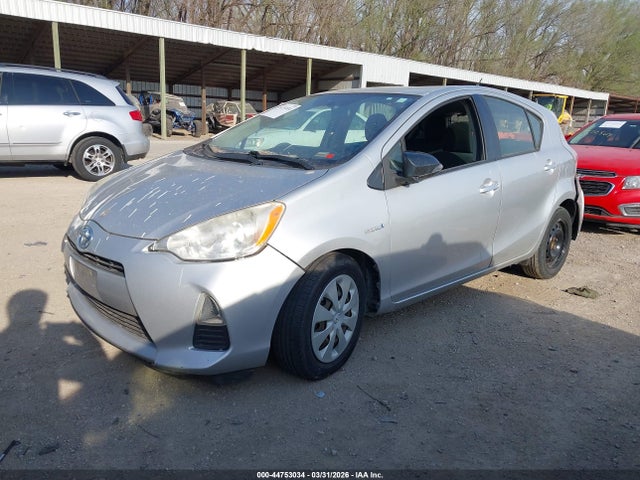 TOYOTA PRIUS C - 2