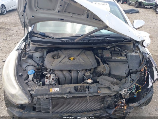 HYUNDAI ELANTRA - 10