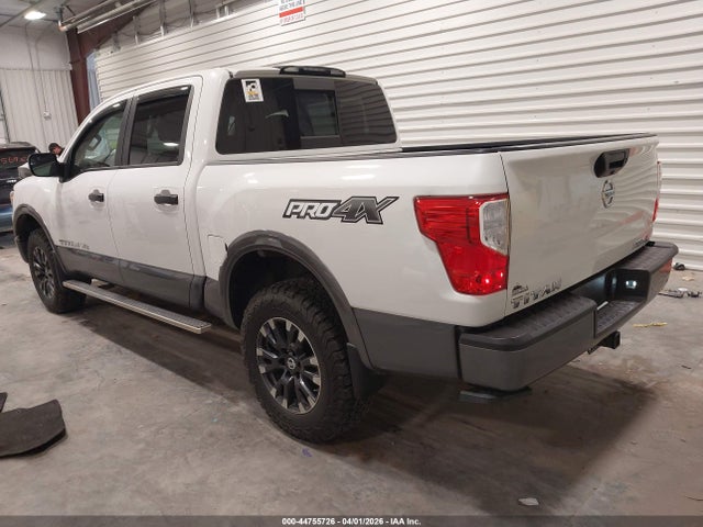 2018 Nissan TITAN PRO-4X 照片 3