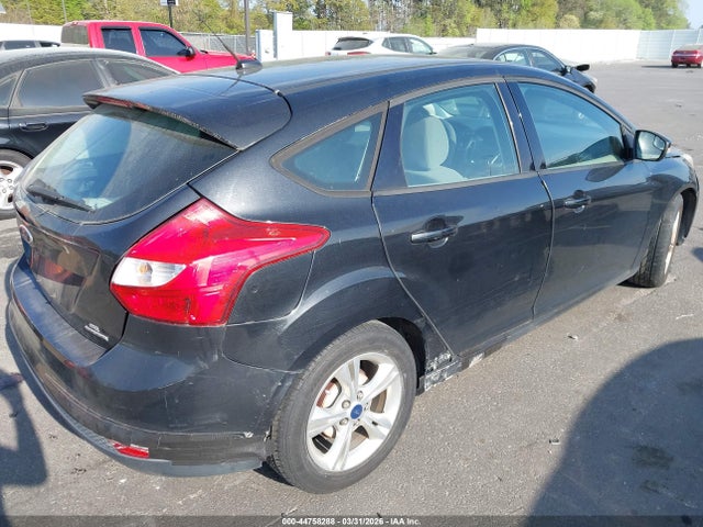 FORD FOCUS SE - 4
