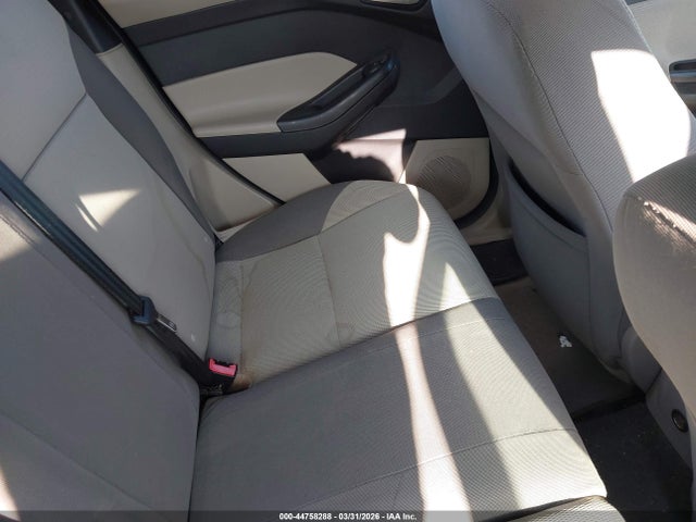 FORD FOCUS SE - 8