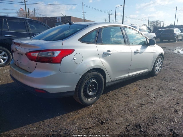 FORD FOCUS SE - 4