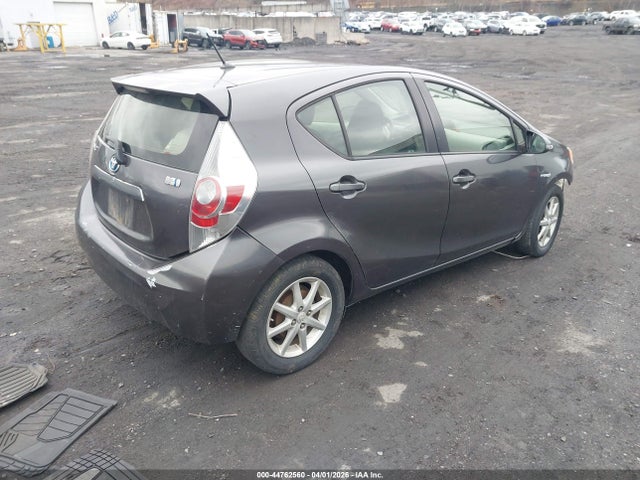 TOYOTA PRIUS C - 4