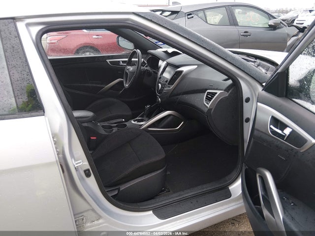 HYUNDAI VELOSTER VALUE EDITION - 5