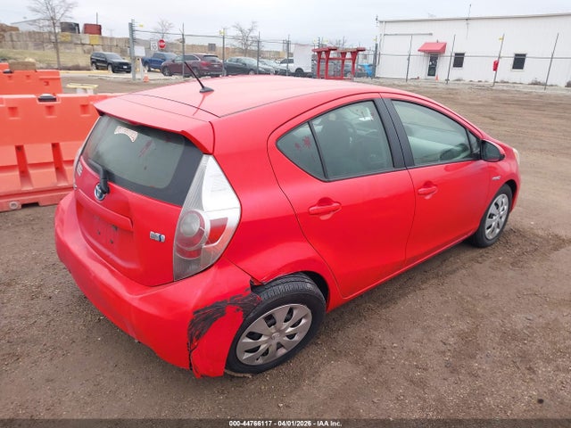 TOYOTA PRIUS C - 4